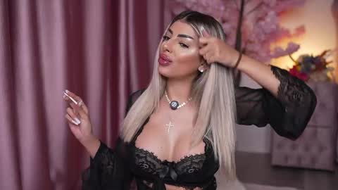 Snapshot of bella_blonda chatting on May 6, 2026, 9:31 pm Emma Bella online show from May 6, 2026, 9:31 pm