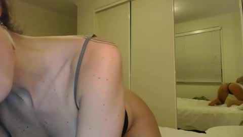 Bella online show from October 3, 2025, 10:45 am