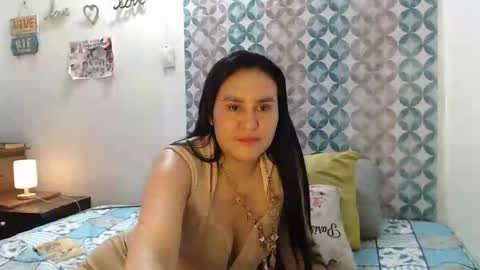Snapshot of bella_florx chatting on November 11, 2025, 9:48 pm bella_florx online show from November 11, 2025, 9:48 pm
