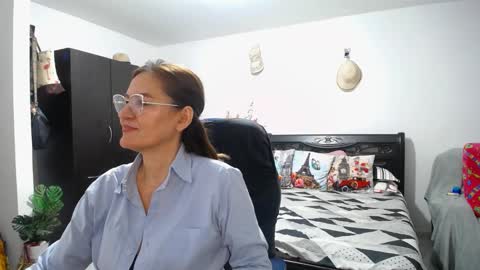 Snapshot of bella_ghisell chatting on February 6, 2025, 4:10 am Bella online show from February 6, 2025, 4:10 am