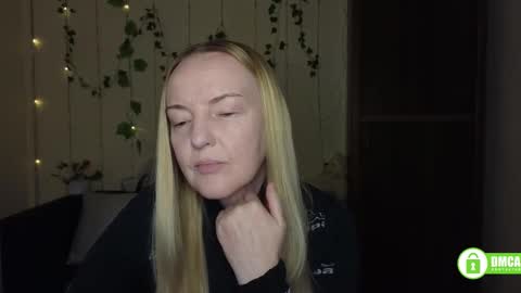 Snapshot of bella_hadatt chatting on March 3, 2026, 12:22 pm Bella online show from March 3, 2026, 12:22 pm