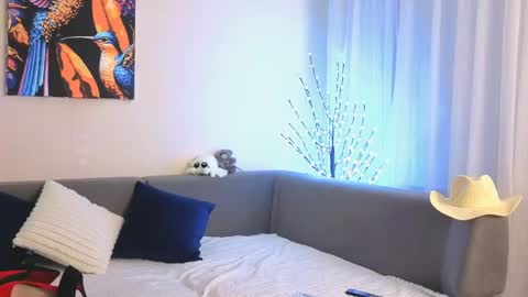 Bella online show from May 28, 2026, 8:39 pm