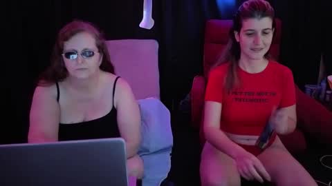 Snapshot of bella_james_1988 chatting on October 3, 2025, 11:24 pm Bella James online show from October 3, 2025, 11:24 pm