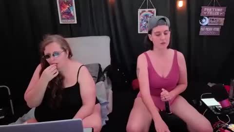 Snapshot of bella_james_1988 chatting on November 4, 2025, 10:20 pm Bella James online show from November 4, 2025, 10:20 pm