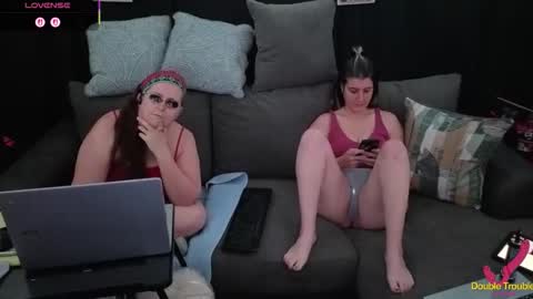 Bella James online show from December 17, 2025, 5:08 pm