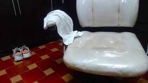 lady online show from December 27, 2024, 12:50 am