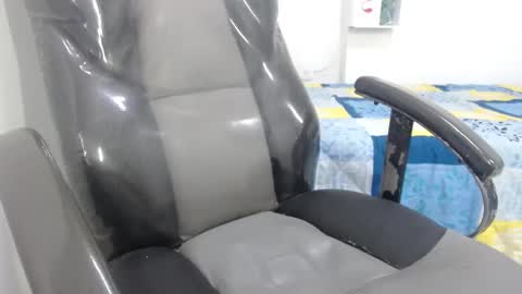 lady online show from February 13, 2025, 12:24 am