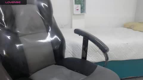 lady online show from February 26, 2025, 11:37 pm