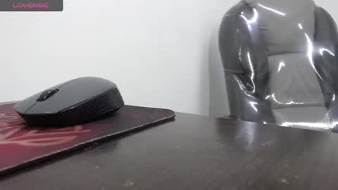 lady online show from March 8, 2025, 7:42 pm