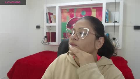 lady online show from September 9, 2025, 11:32 am