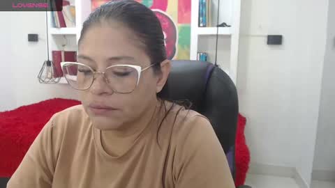 lady online show from September 25, 2025, 11:47 am