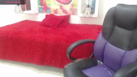 lady online show from November 3, 2025, 11:55 am