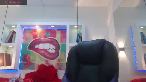 lady online show from November 10, 2025, 9:03 pm