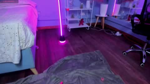  Bella  online show from February 27, 2026, 4:01 am