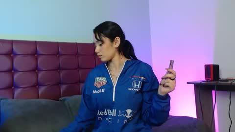 Snapshot of bella_lr chatting on January 14, 2026, 2:39 am Valentina online show from January 14, 2026, 2:39 am