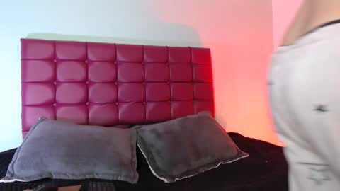 Snapshot of bella_lr chatting on February 26, 2026, 10:58 am Valentina online show from February 26, 2026, 10:58 am