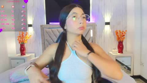 bella_martini_ online show from April 17, 2026, 11:57 am