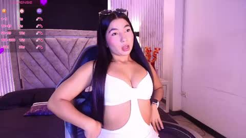 Snapshot of bella_martini_ chatting on May 22, 2026, 12:11 pm bella_martini_ online show from May 22, 2026, 12:11 pm