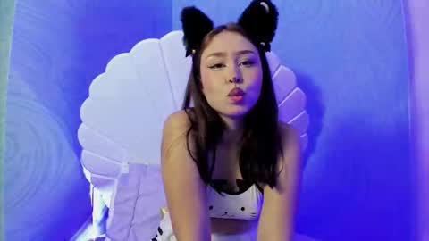 Mia online show from October 1, 2025, 1:17 pm