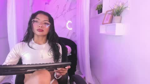 Bella online show from April 10, 2026, 4:01 pm