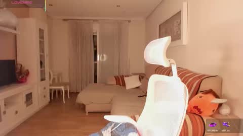 bella_pocahontas3 online show from November 9, 2025, 8:18 pm