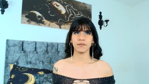 Bella online show from October 19, 2025, 6:52 pm