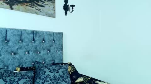 Bella online show from November 11, 2025, 1:05 am