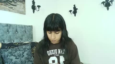 Snapshot of bella_poisonous chatting on June 14, 2026, 2:24 am Bella online show from June 14, 2026, 2:24 am
