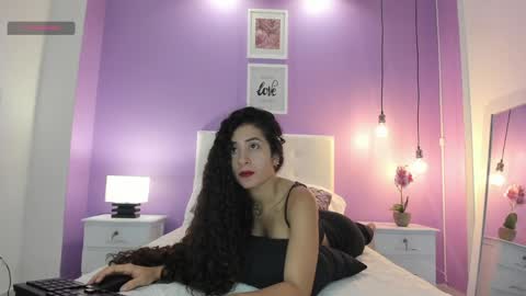 Snapshot of bella_ponce1 chatting on January 4, 2025, 3:07 pm Bella Ponce online show from January 4, 2025, 3:07 pm