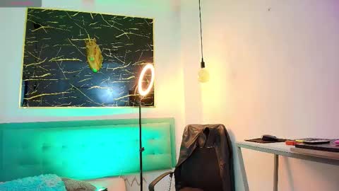     online show from November 26, 2025, 8:32 pm