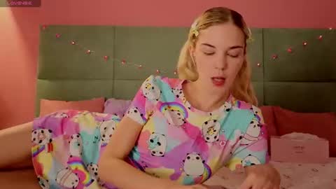 Bella NEW ROOM online show from June 22, 2026, 1:29 am