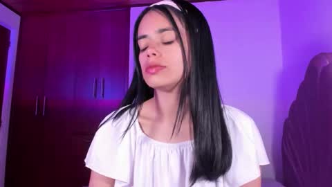 Valeria Model Independent online show from November 4, 2025, 4:44 am