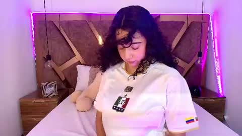 Bella Swwan  online show from June 14, 2026, 8:55 pm