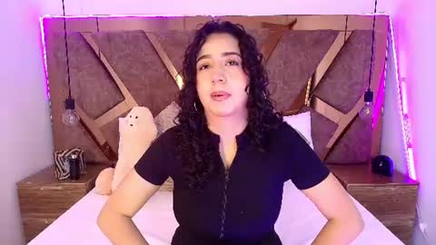 Bella Swwan  online show from June 21, 2026, 6:32 pm