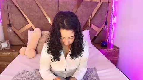 Bella Swwan  online show from July 9, 2026, 2:32 pm