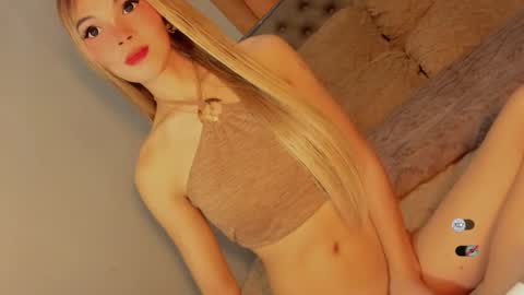 Snapshot of bella_tara chatting on September 29, 2025, 3:22 am Bella online show from September 29, 2025, 3:22 am