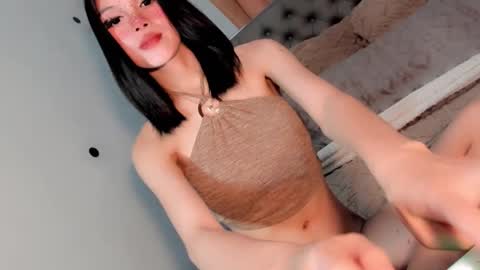 Snapshot of bella_tara chatting on October 29, 2025, 2:58 am Bella online show from October 29, 2025, 2:58 am