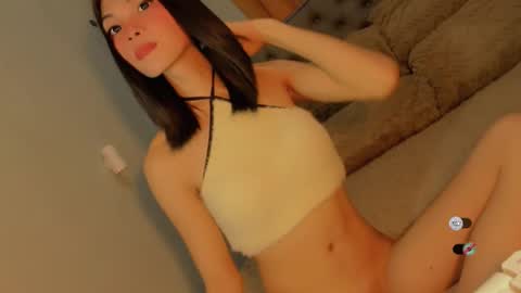 Snapshot of bella_tara chatting on November 7, 2025, 2:33 am Bella online show from November 7, 2025, 2:33 am