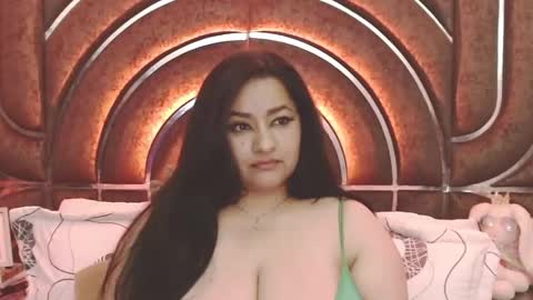 Snapshot of bella_taylor_a chatting on September 23, 2025, 1:30 am Bella Taylore online show from September 23, 2025, 1:30 am
