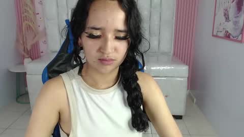 Bella online show from October 1, 2025, 8:59 pm