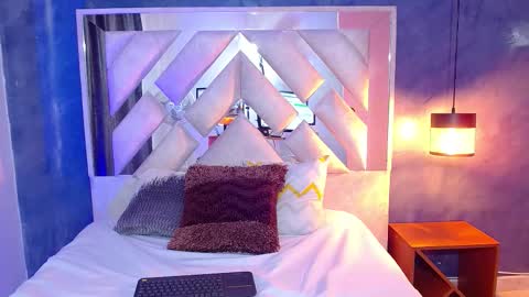 Snapshot of bella_volup chatting on December 3, 2025, 5:11 pm bella_volup online show from December 3, 2025, 5:11 pm