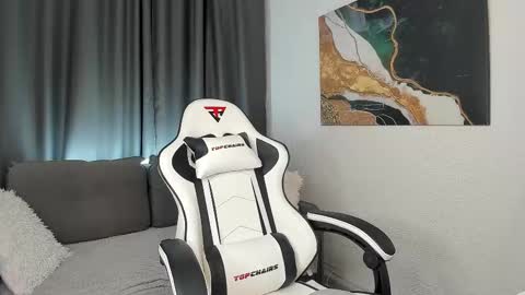 Hi I am Bella I am a first day here online show from October 24, 2025, 3:14 am