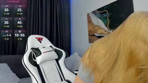 Hi I am Bella I am a first day here online show from November 14, 2025, 3:05 am