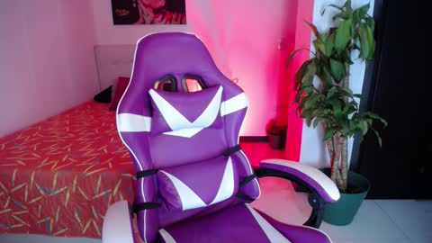 Bella online show from October 21, 2025, 2:34 am