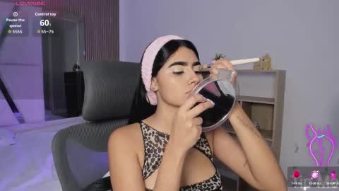 bellaastorm online show from September 28, 2025, 12:54 pm