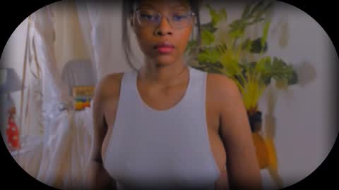 Bellah Blakes-Sarah Scrumptious Lee online show from September 18, 2025, 2:13 am