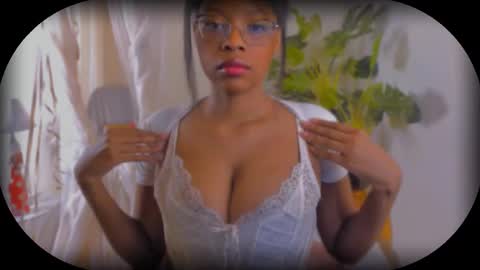 Bellah Blakes-Sarah Scrumptious Lee online show from September 19, 2025, 4:36 am