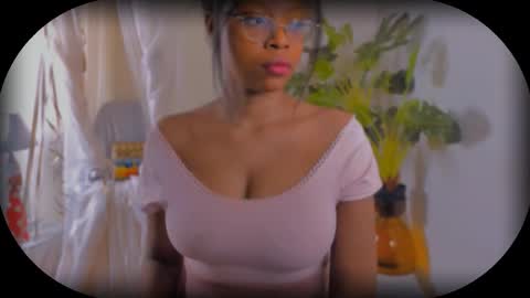 Bellah Blakes-Sarah Scrumptious Lee online show from September 20, 2025, 11:11 am