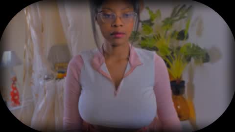 Bellah Blakes-Sarah Scrumptious Lee online show from October 4, 2025, 3:26 am