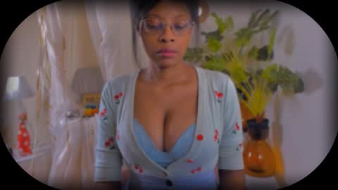 Bellah Blakes-Sarah Scrumptious Lee online show from October 10, 2025, 2:10 am